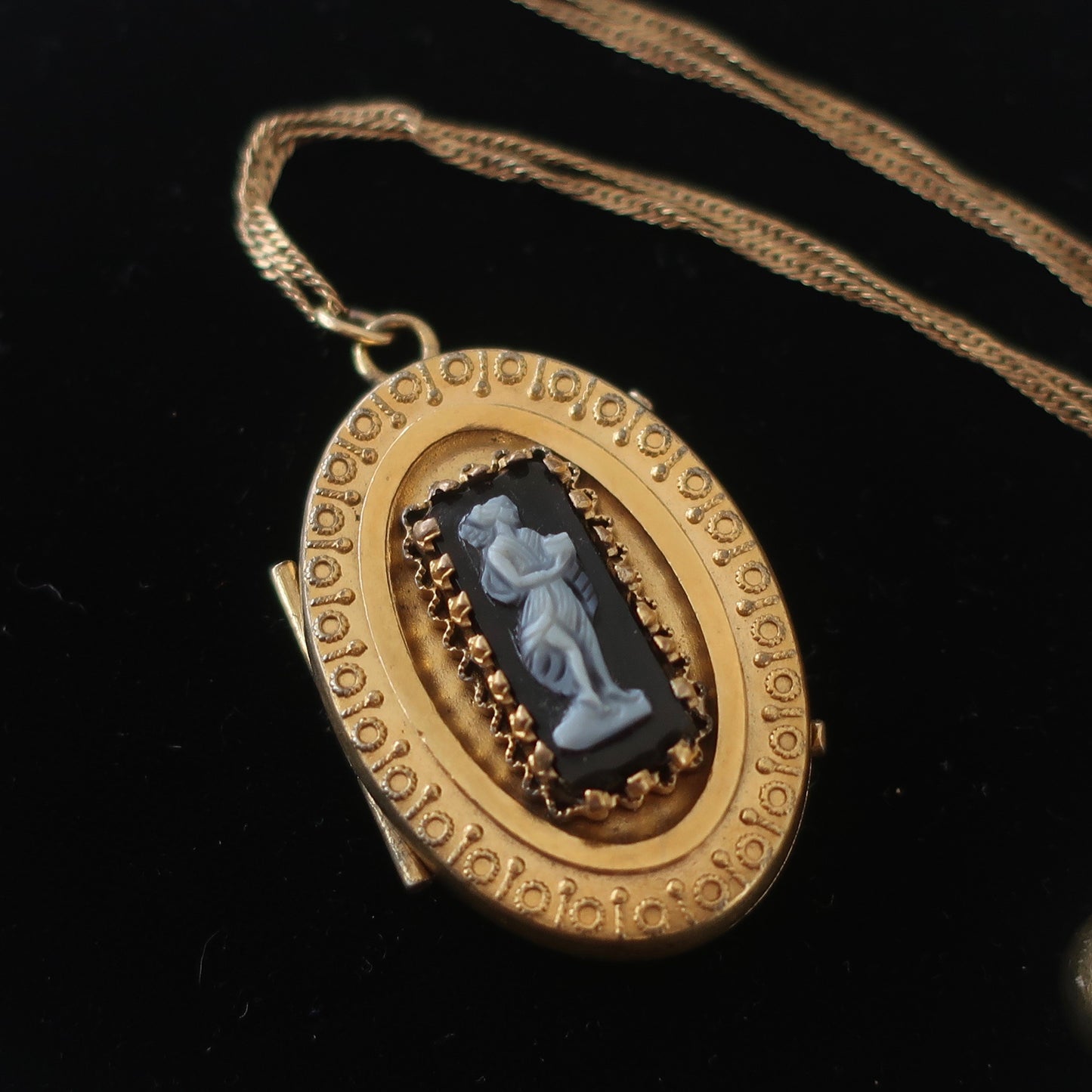Antique Victorian Full Figgure Cameo Locket
