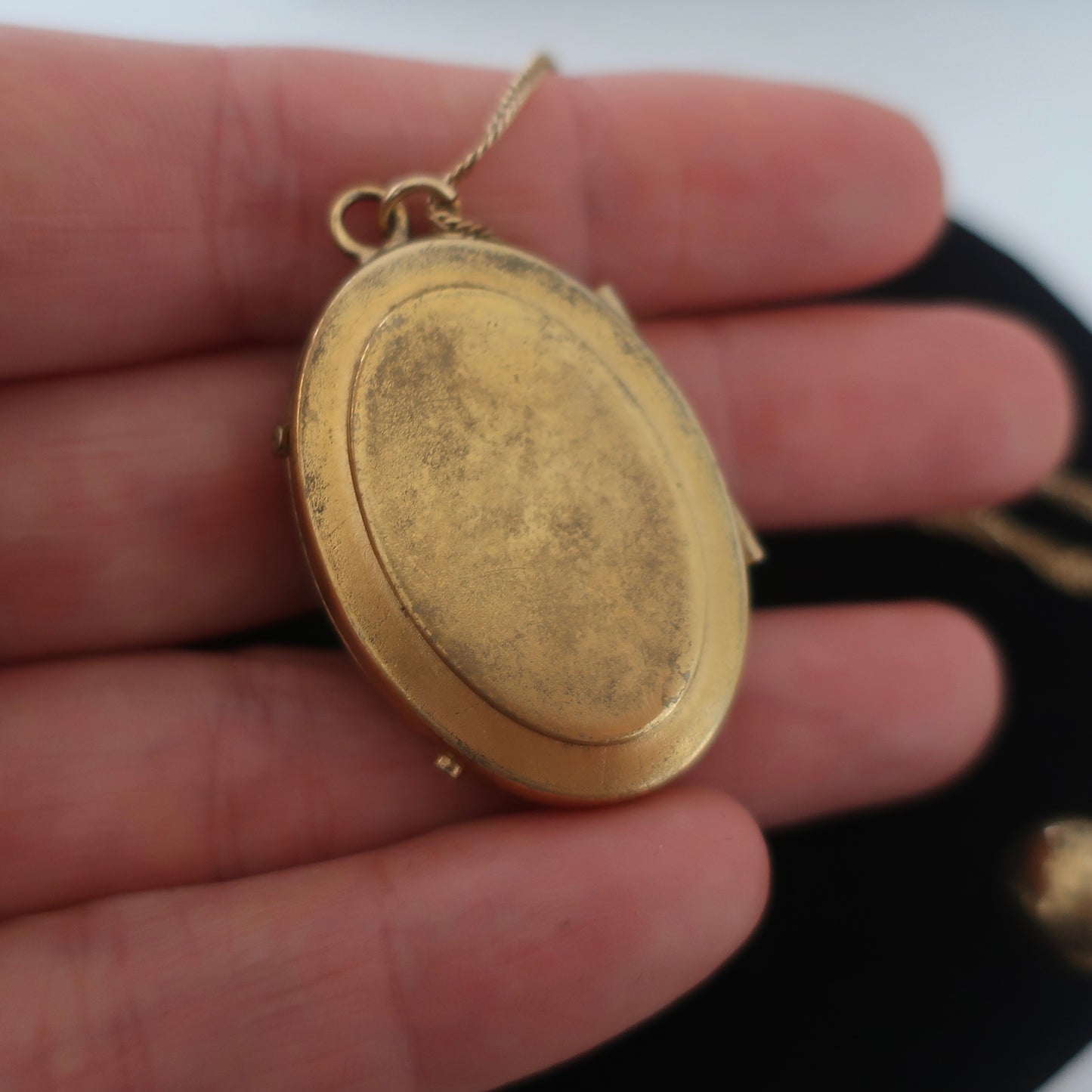 Antique Victorian Full Figgure Cameo Locket