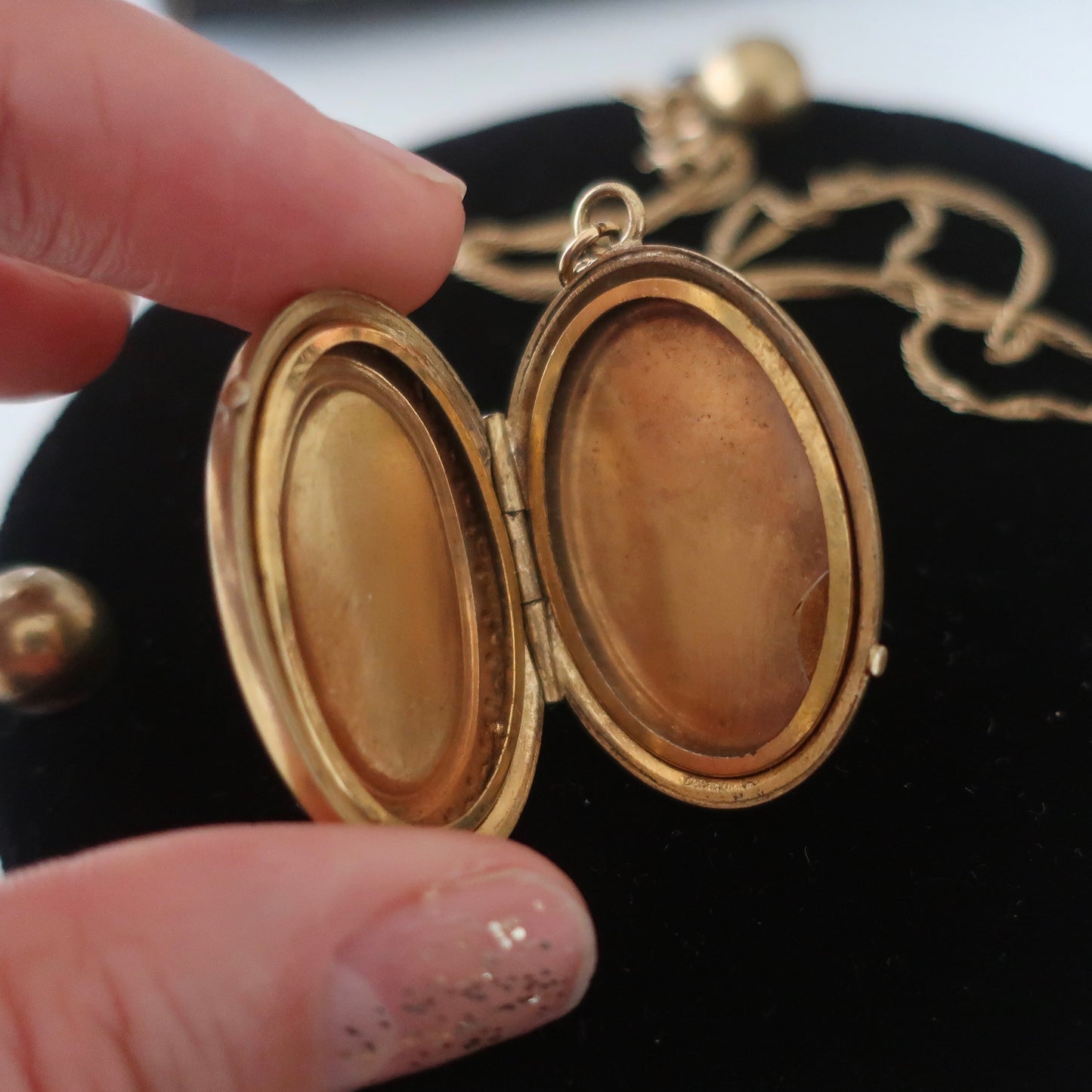 Antique Victorian Full Figgure Cameo Locket