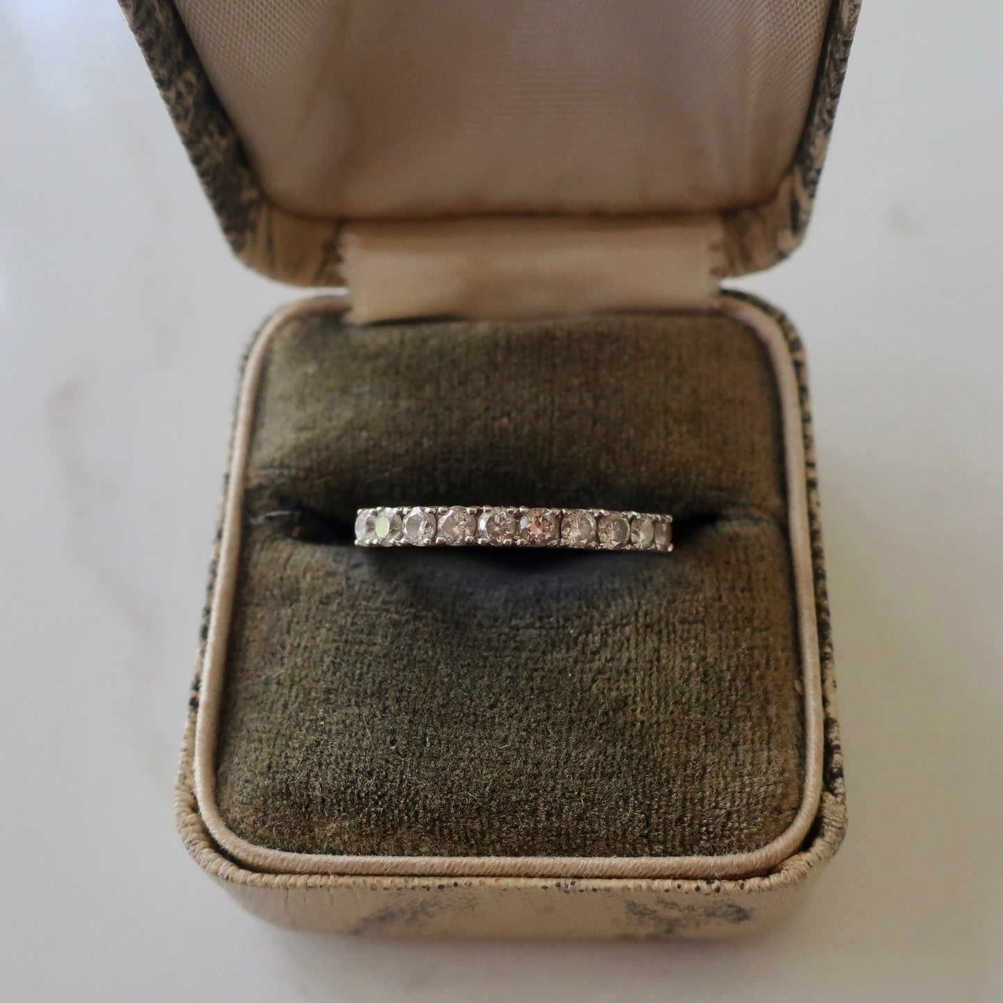 Classic Diamond Band in 14kt gold