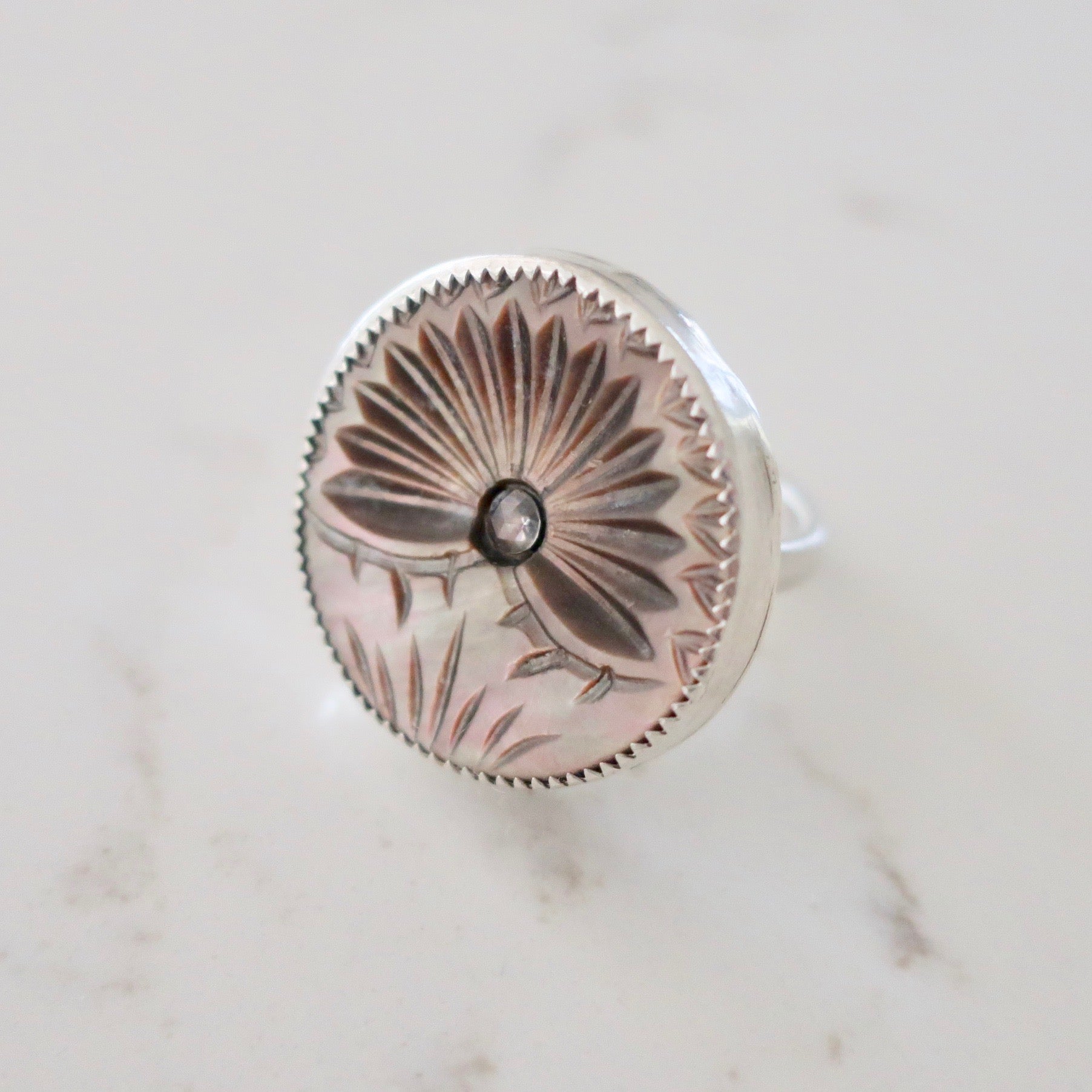 指輪・リング togo old button ring no.3 Antique Mother of Pearl Button Ring – PHYLA VINTAGE