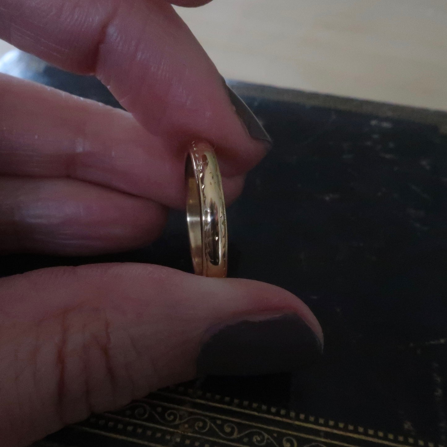 Lux Antique 18kt Gold Band