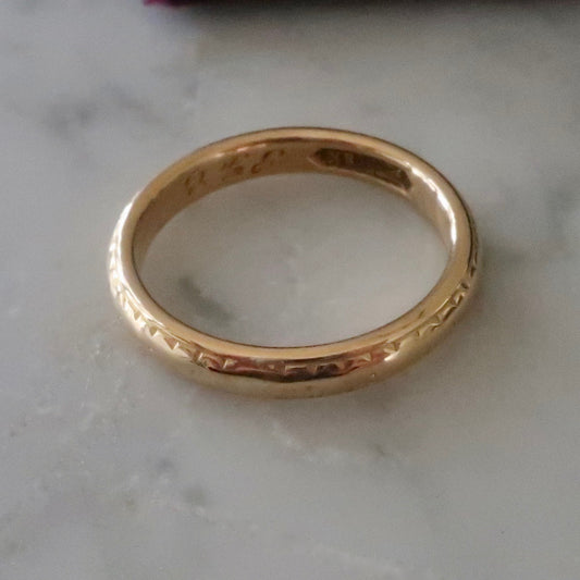Lux Antique 18kt Gold Band