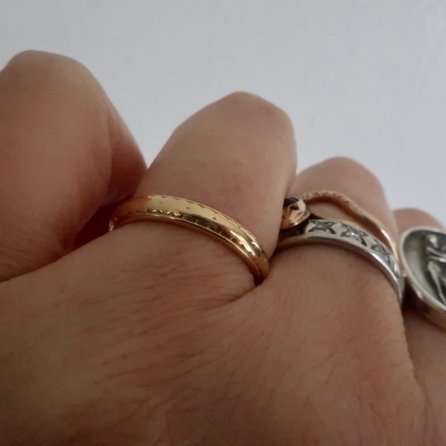 Lux Antique 18kt Gold Band