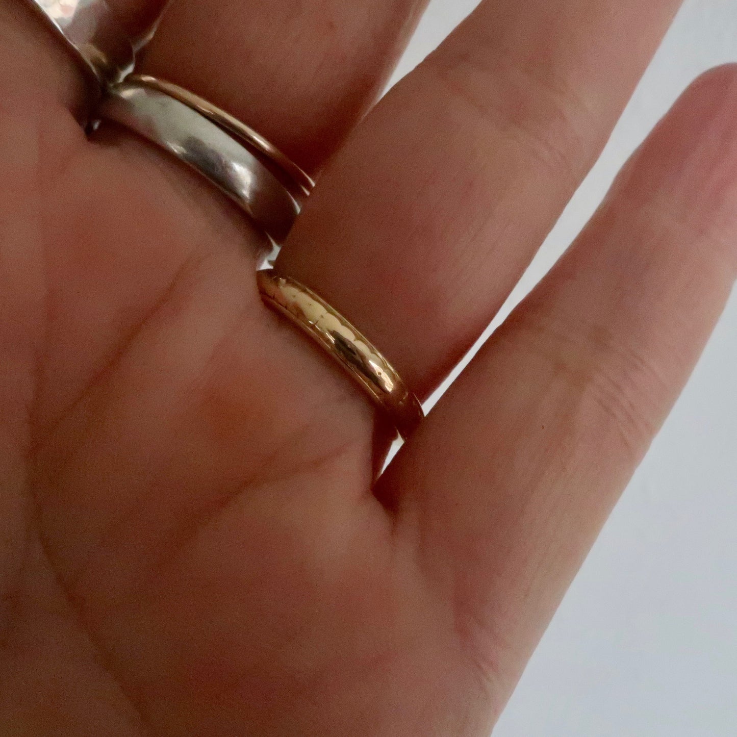 Lux Antique 18kt Gold Band