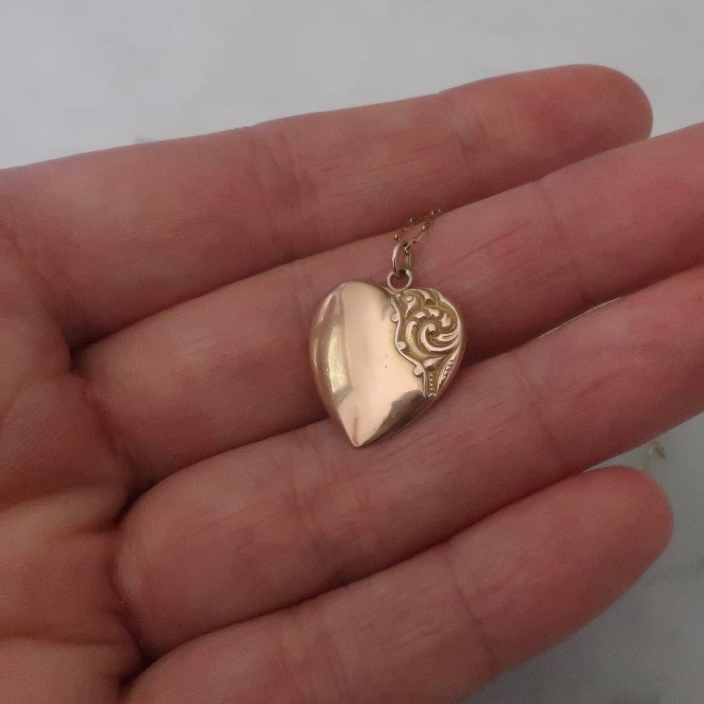 14kt Antique Heart Charm Necklace