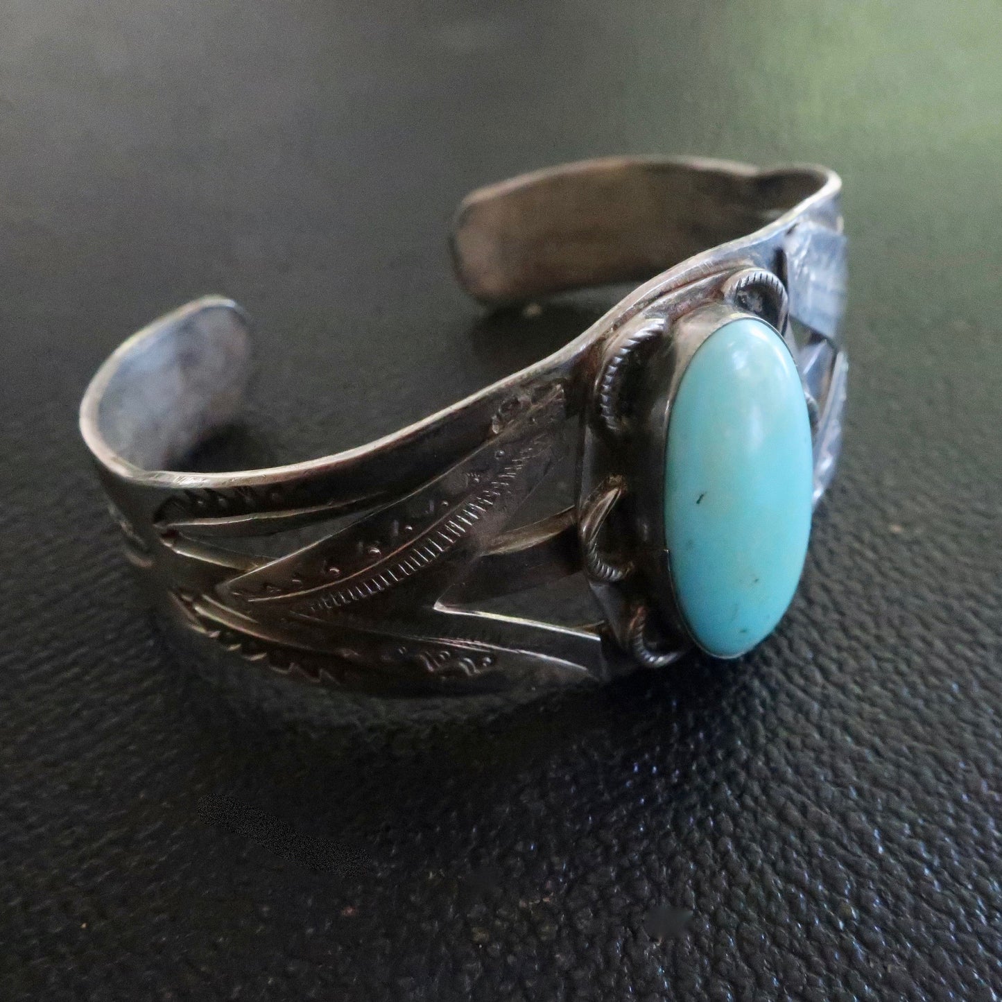 Vintage Native American Turquoise Cuff