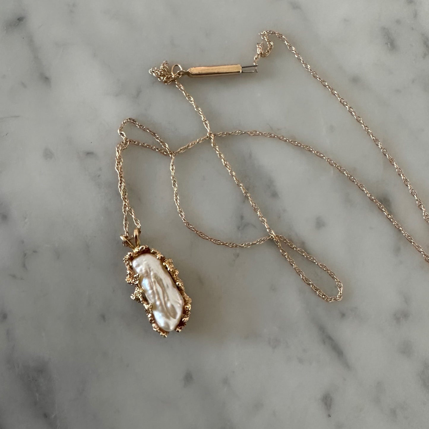 Vintage Fresh Water Pearl Necklace in 14kt Gold.