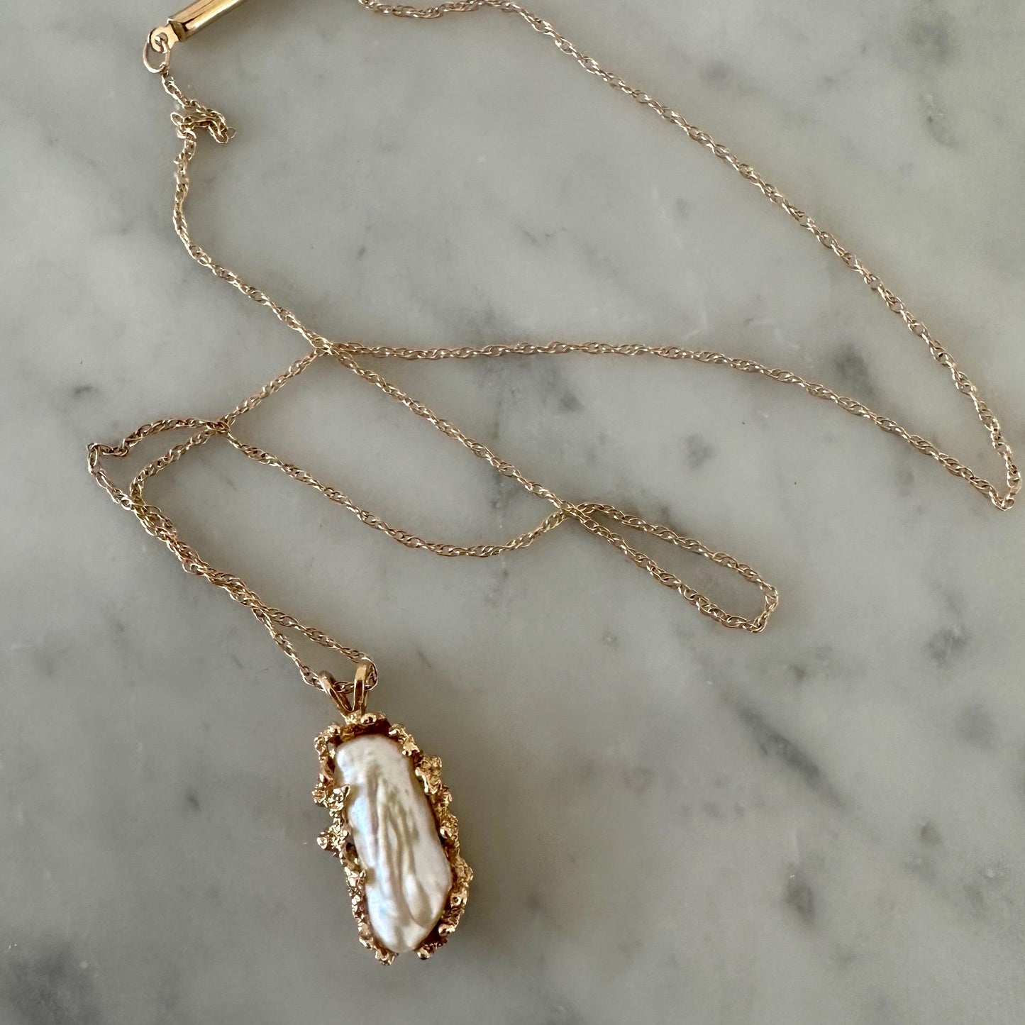Vintage Fresh Water Pearl Necklace in 14kt Gold.