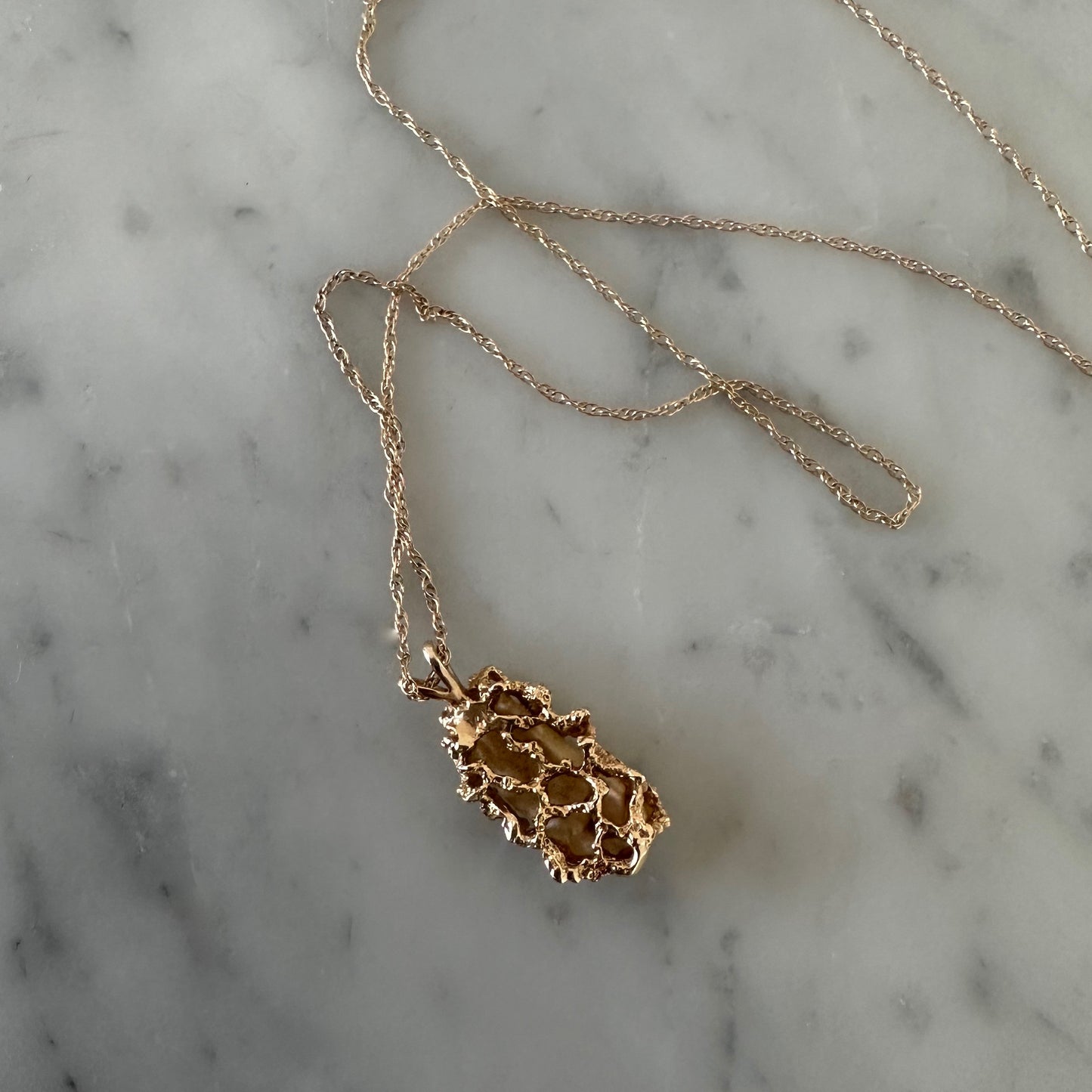 Vintage Fresh Water Pearl Necklace in 14kt Gold.