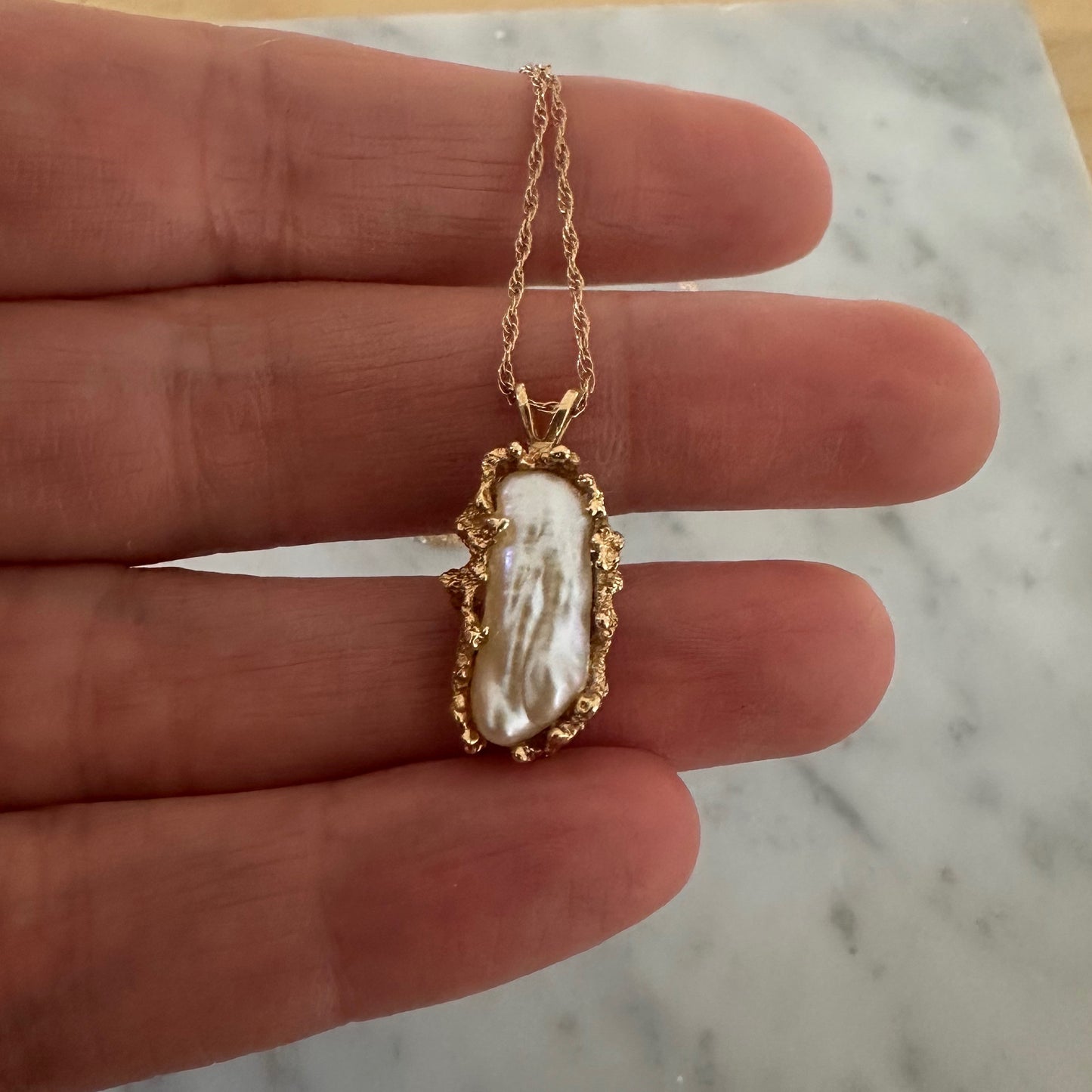 Vintage Fresh Water Pearl Necklace in 14kt Gold.