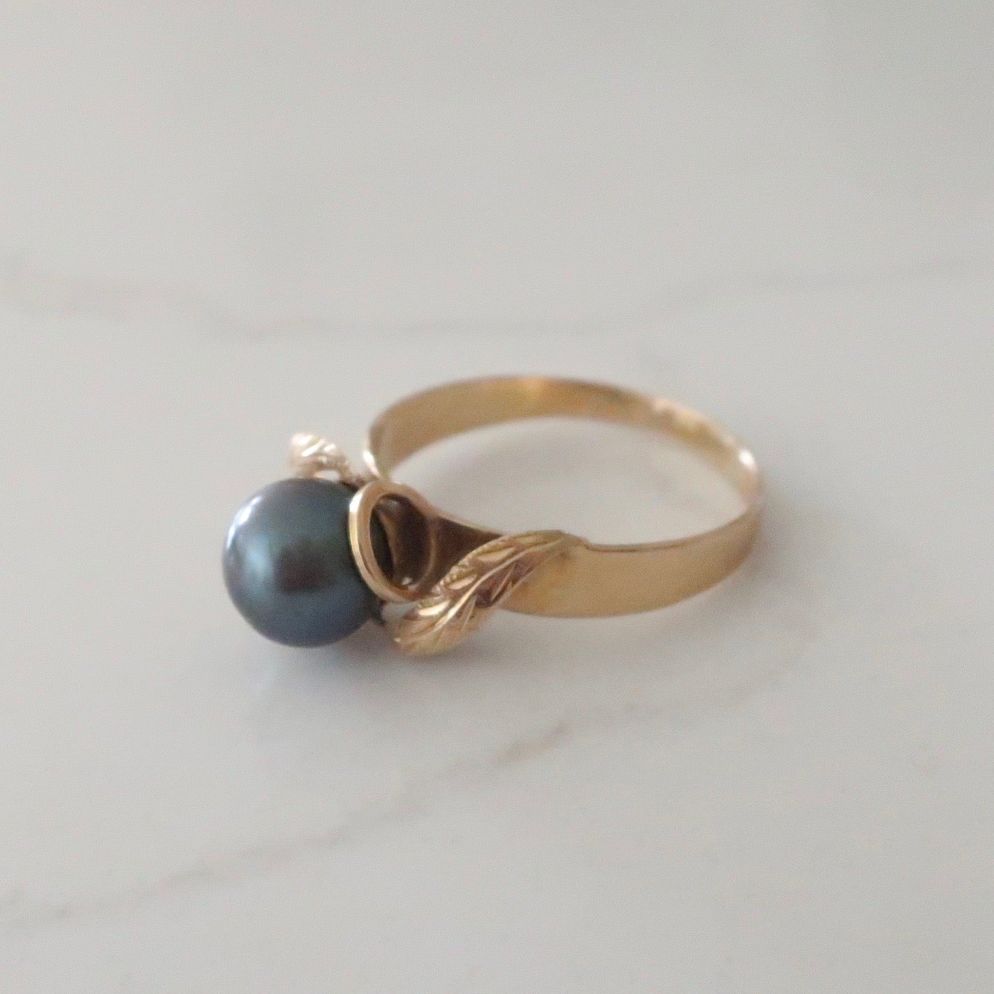 Vintage 14kt Gold And Black Pearl Ring