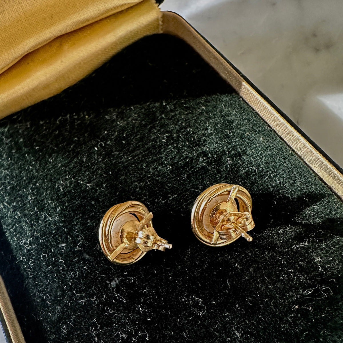 Vintage Classic 14kt Gold and Pearl Stud Earrings