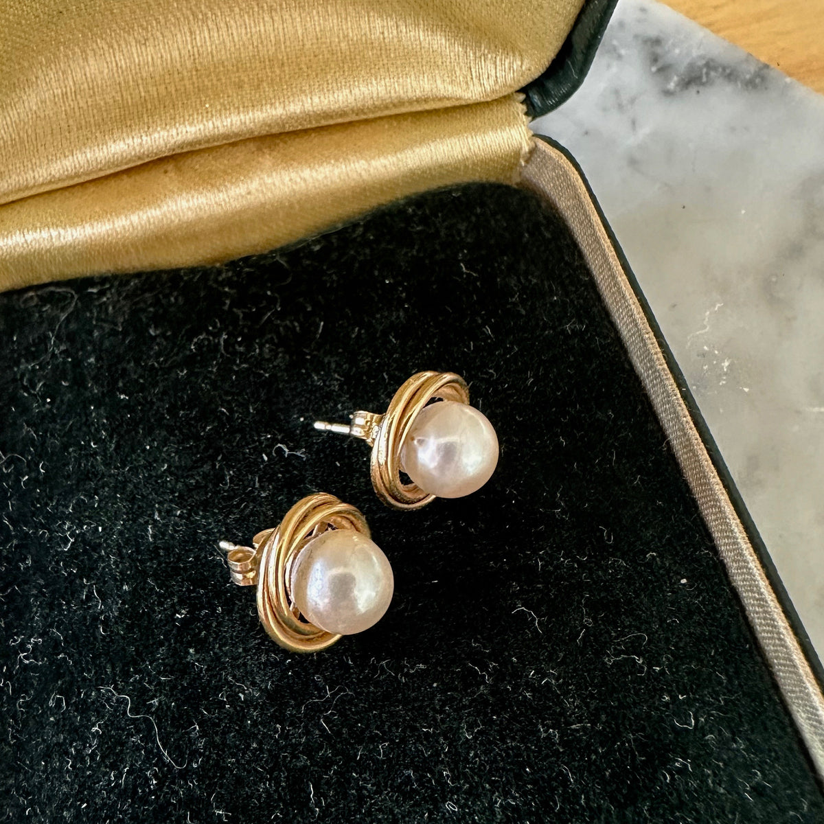 Vintage Classic 14kt Gold and Pearl Stud Earrings